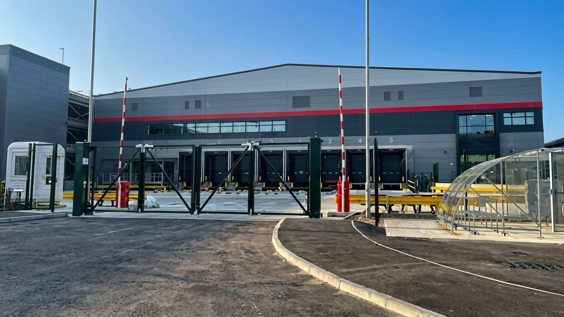 Amazon Bracknell Img 1 1920x1080